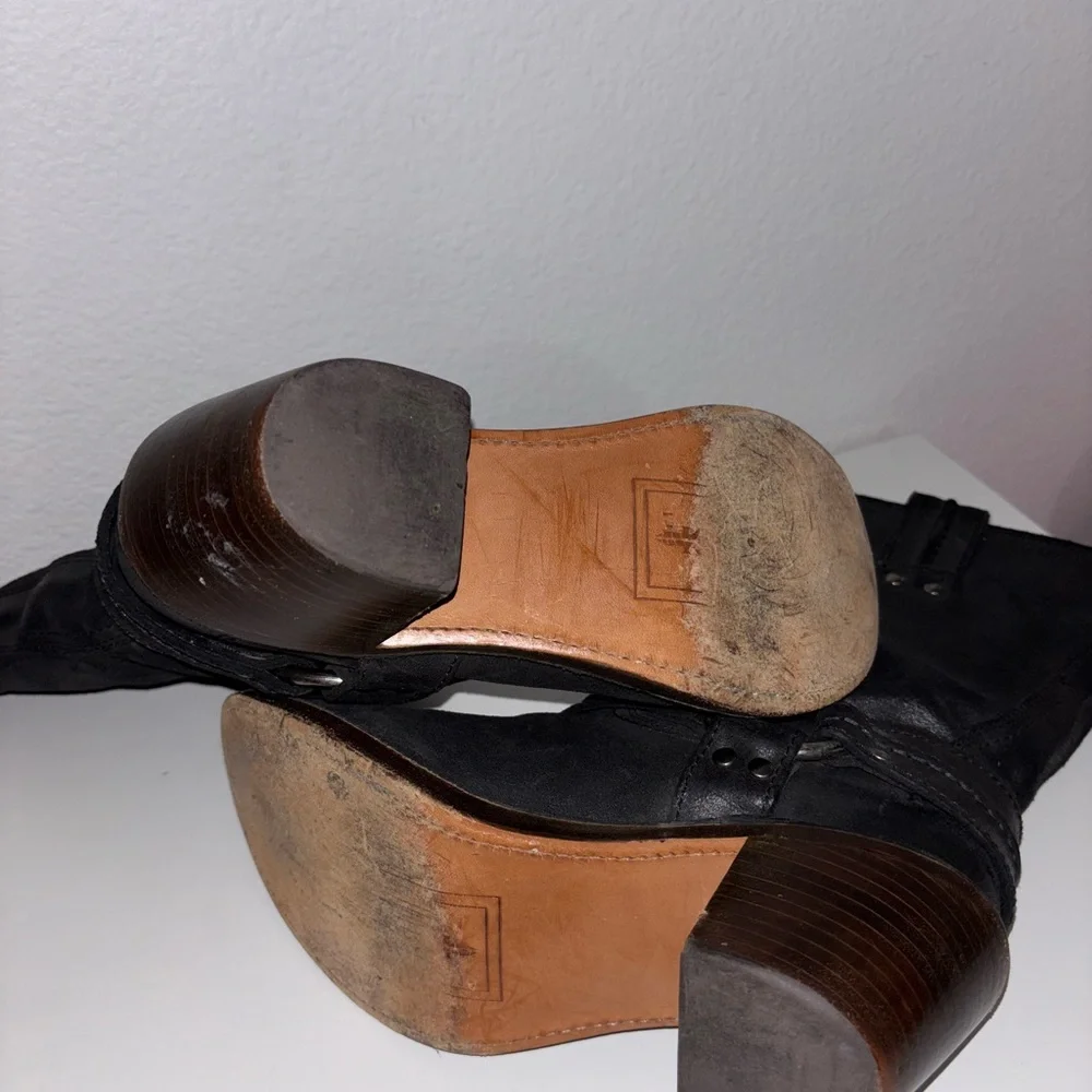 Frye Carmen Harness Boots Black Textured Leather Heel Moto Biker Size 6 B 77374 - Picture 8 of 8